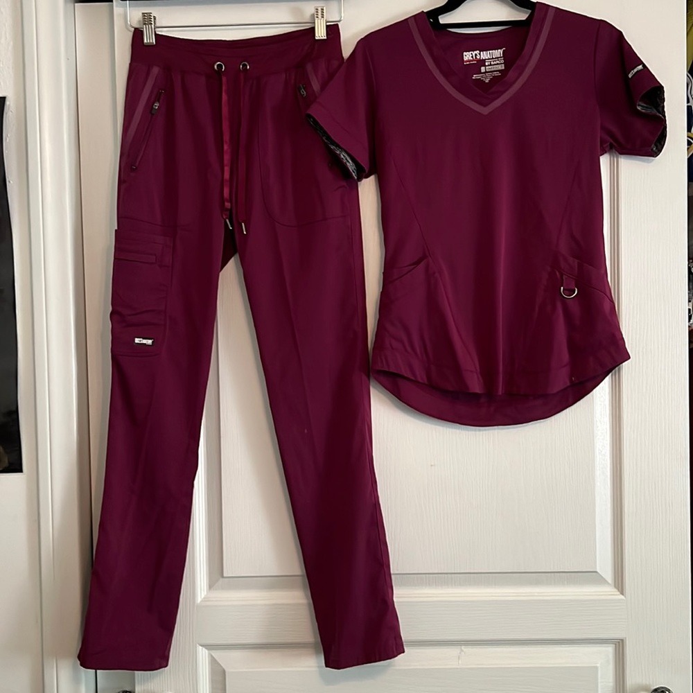 Grey’s Anatomy Cranberry Scrub Set.